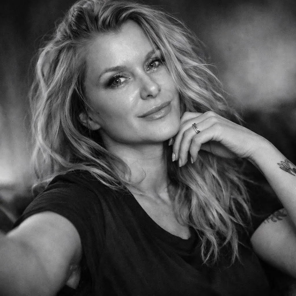 Portrait en noir et blanc de Sonia J. Bergeron, fondatrice de Maison Or Liquide